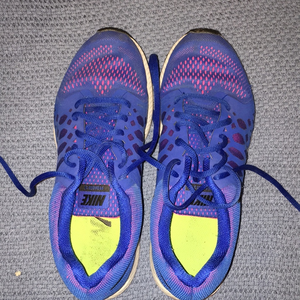 women’s nike running shoes